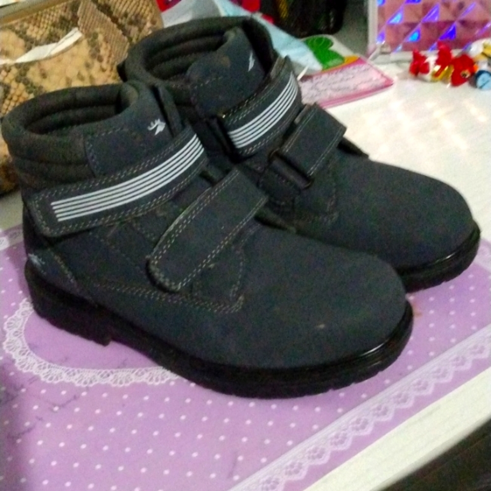 Boys boots  size 2M